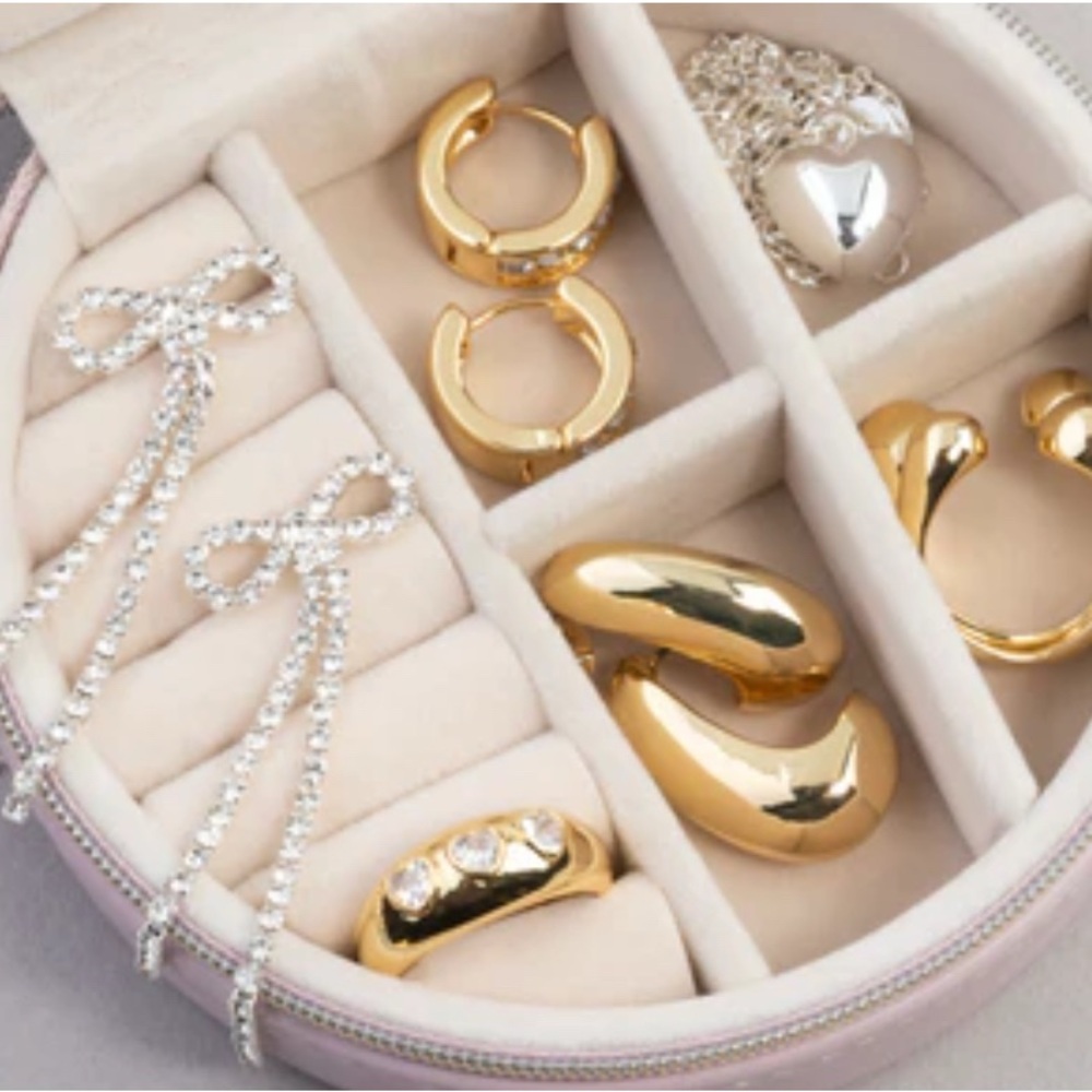Unlisted Jewelry @Chef_Nia (Live Show Listing)